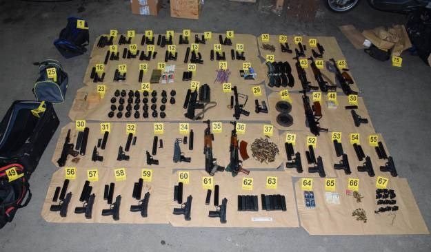Varaždin: Kod dvojice muškaraca pronađen arsenal oružja, streljiva i eksploziva