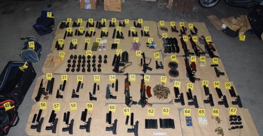 Varaždin: Kod dvojice muškaraca pronađen arsenal oružja, streljiva i eksploziva