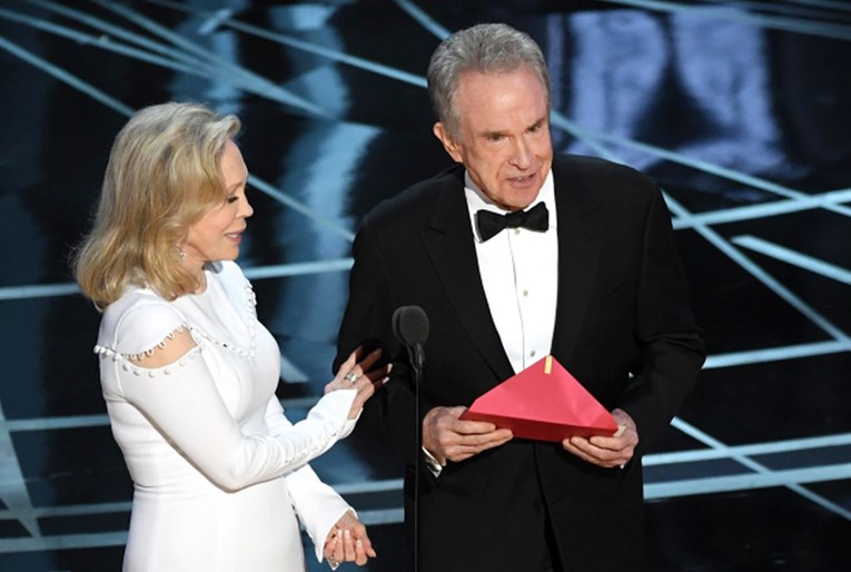 VIDEO Ogromni zajeb na Oscarima: Pobrkao omotnice i proglasio pogrešnog pobjednika