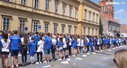 VIDEO Osječki maturanti se kvadriljom oprostili od srednjoškolskih klupa