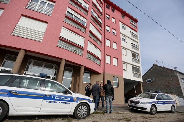 Policija otkrila: Goli mladić ubio se skokom s krova, prije toga je izbo 31-godišnjaka