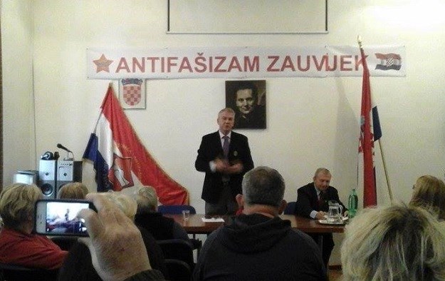 Ostojić pod budnim okom Tita i uz zvijezdu petokraku održao predavanje o antifašizmu