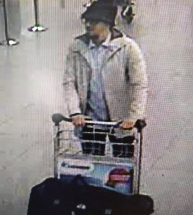 FOTO Ovo je čovjek osumnjičen za krvavi napad u Bruxellesu, policija raspisala tjeralicu