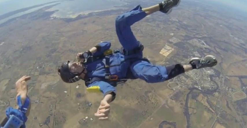 Pretrpio epileptični napadaj dok je skakao s padobranom, spašavanje snimljeno u zraku