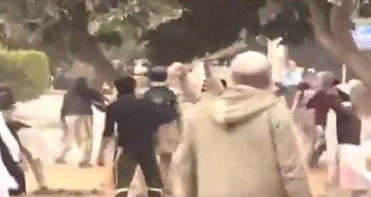 Prosvjednici blokirali ulaze u Islamabad, izbili žestoki sukobi s policijom, najmanje 30 ozlijeđenih