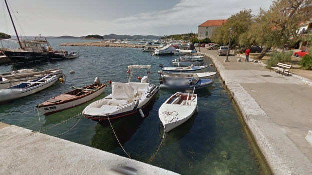 Trostruki ubojica pijan divljao po Pakoštanima pa autom sletio u more
