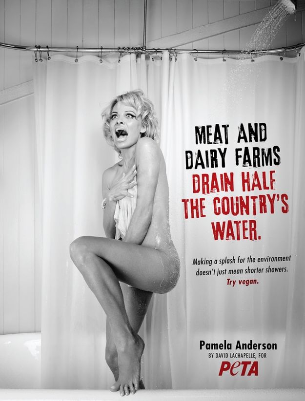 "Psihotična" Pamela Anderson vrišti gola pod tušem