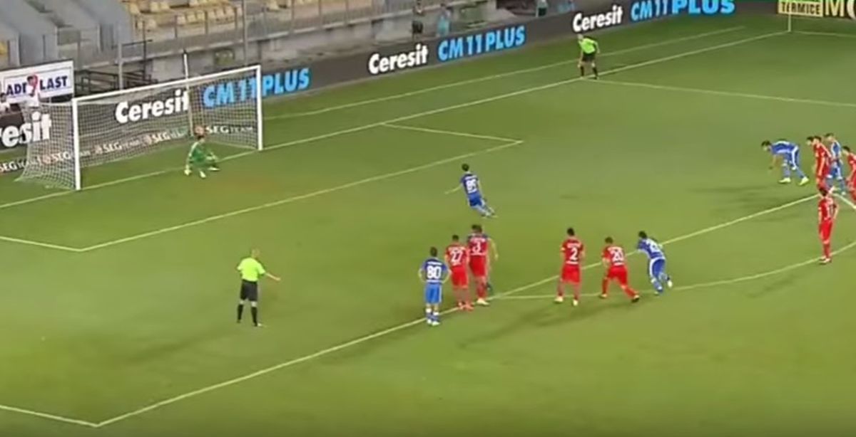 LUDNICA U RUMUNJSKOJ Promašio panenku u 96. minuti, sukobio se sa suigračem, a trener dao ostavku