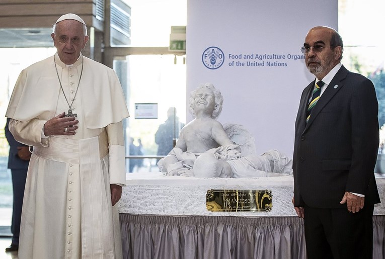 Papa Franjo poručio: Ako hoćete zaustaviti glad i migracije, zaustavite rat i trgovinu oružjem