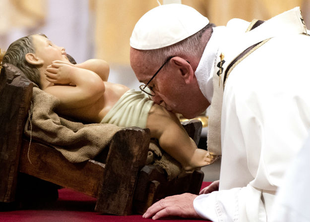 Papa na polnoćki poručio da su katolici previše skloni užicima, ali i da se protivi abortusu