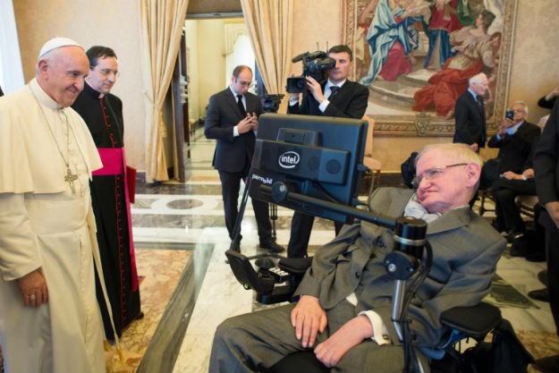 Papa razočaran političarima, pred Hawkingom pozvao na zajedništvo znanstvenika i kršćana