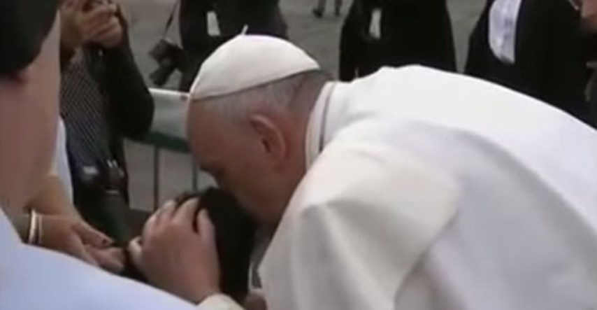 Papa ponovno dirnuo svijet: Odlučio sve zaustaviti kad je vidio dječaka u kolicima