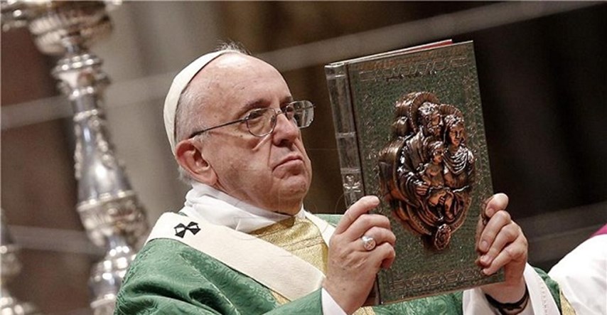 VIDEO Vjernici uvjereni da je papa Franjo svjedočio čudu: "Hostija se pretvorila u srčano tkivo"