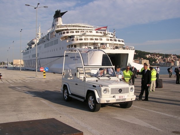 Papamobil Jadrolinijom stigao do Splita, u Sarajevu se očekuje više od 65 tisuća vjernika