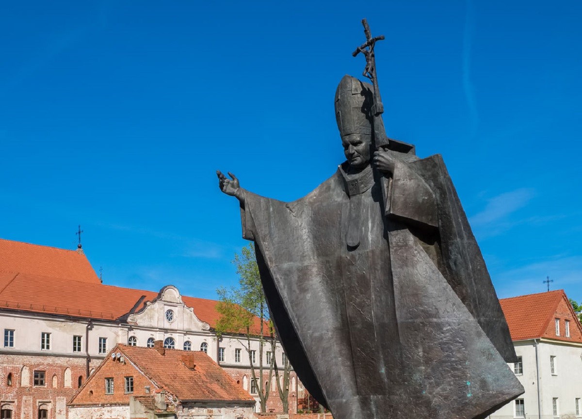 Francuski sud odlučio: Mičite križ sa spomenika Ivanu Pavlu II.