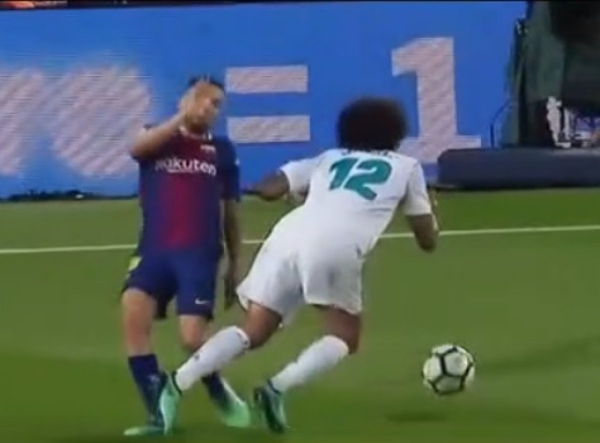 POGLEDAJTE SPORNE SITUACIJE Je li Real žestoko oštećen u El Clasicu?