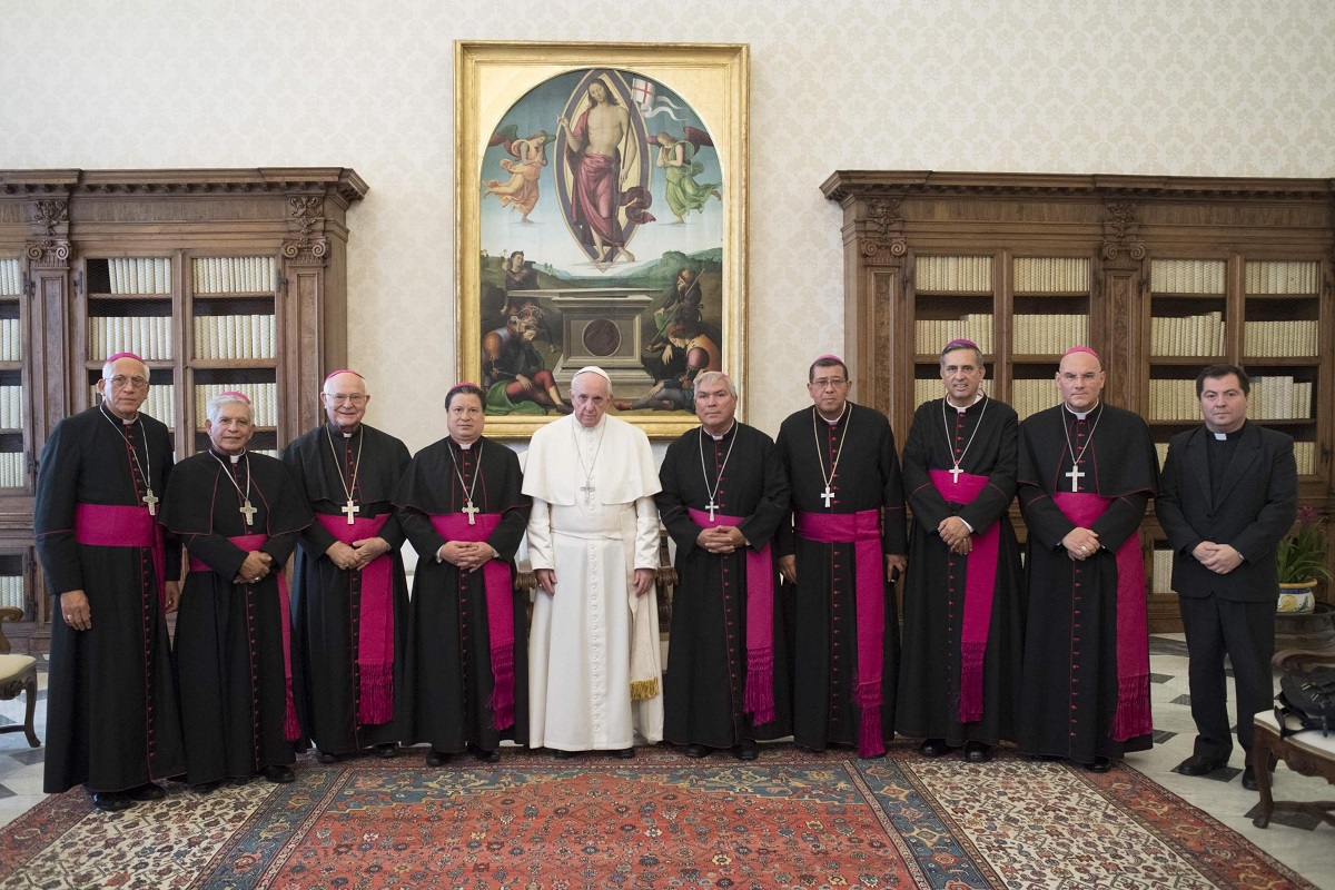 Papa naredio umirovljenim biskupima da žive skromno