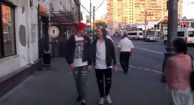 Za ovo treba imati muda: Prošetali Moskvom i pravili se da su gay par