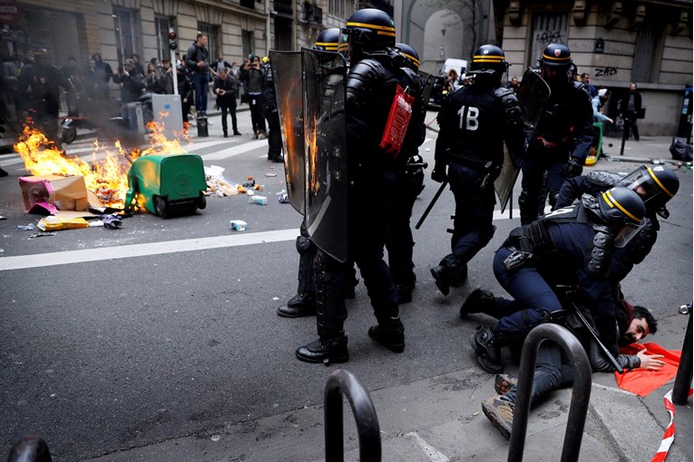 VIDEO Kaos u Francuskoj: Sindikati upozoravaju vladu da bi moglo doći do nacionalnog sukoba