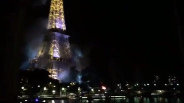 VIDEO Panika i u Parizu: Nad Eiffelovim tornjem nadvio se crni dim