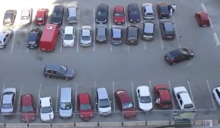 VIDEO Daily Mail objavio snimku s hrvatskog parkinga: "Znaju li oni uopće parkirati unutar crte?"