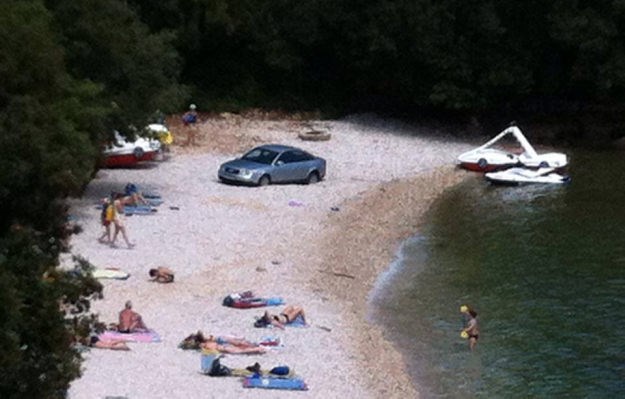 Stižu kazne: Tisuće Slovenaca nije platilo krivo parkiranje na Jadranu