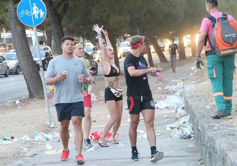 FOTO Partijaneri u ranu zoru plesali po splitskim ulicama, a komunalci se borili s tonama smeća