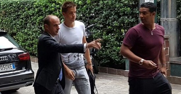 Pašalićev transfer na čekanju zbog leđa: Milan ga poslao na nove preglede kod neurokirurga