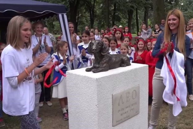 Jazavčar Leo, koji je dao život da bi spasio djevojčicu, dobio je svoj spomenik