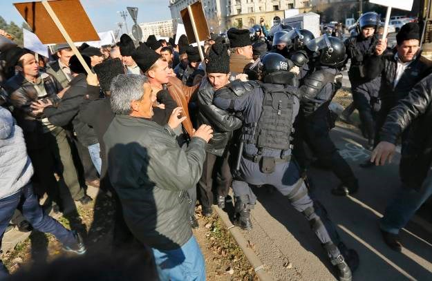 Tisuću pastira probilo policijski kordon ispred rumunjskog parlamenta
