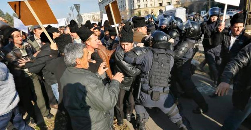 Tisuću pastira probilo policijski kordon ispred rumunjskog parlamenta