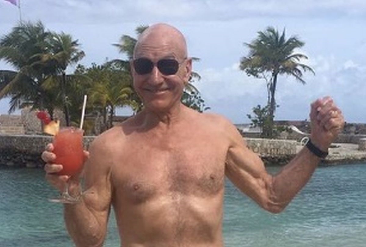 FOTO Patrick Stewart pokazao top tijelo u 76. godini i otkrio kako dobro izgledati za nula kuna