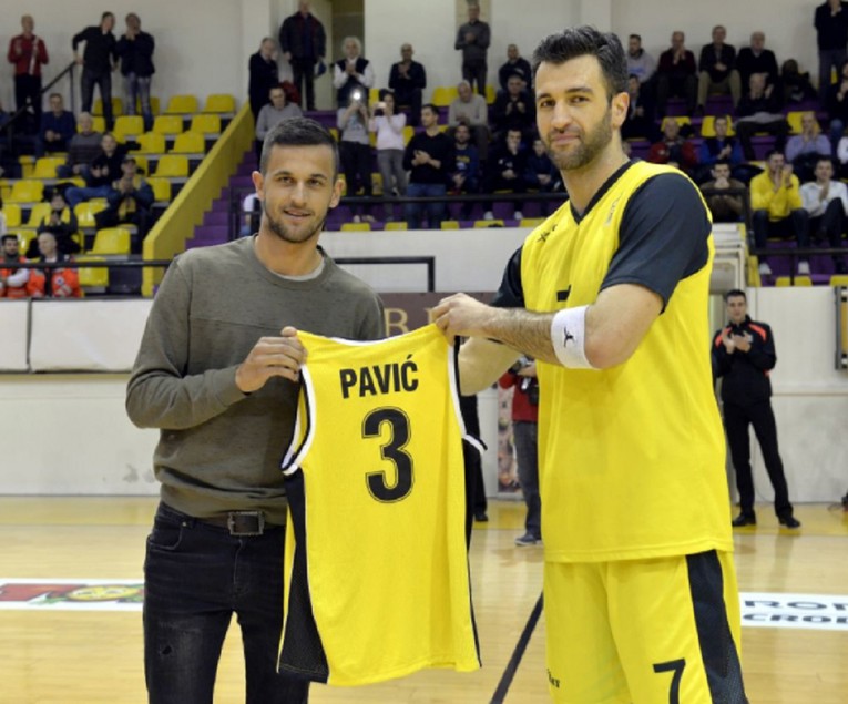 Pavić navija na Gripama dok se Hrvatska bori u Osijeku