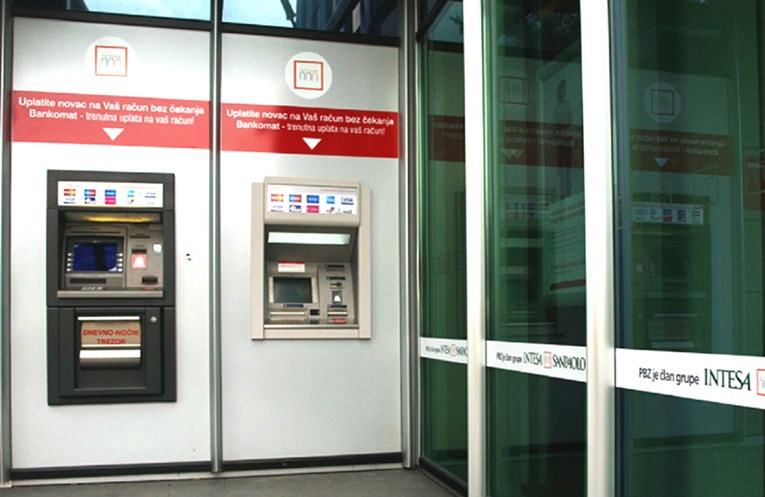 PBZ-u pao informatički sustav, ljudi nisu mogli podizati novac na bankomatima