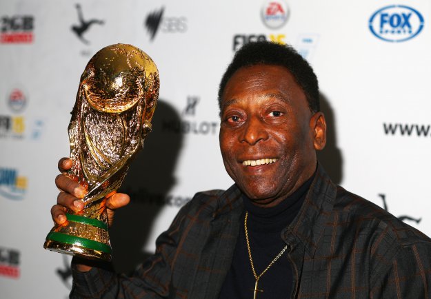 Pele prodaje svoje trofeje