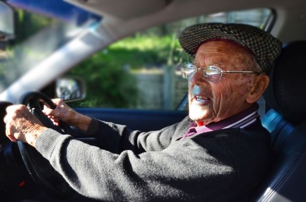 Penzionerima u Japanu daju "nemoralnu" ponudu, samo da se maknu s ceste