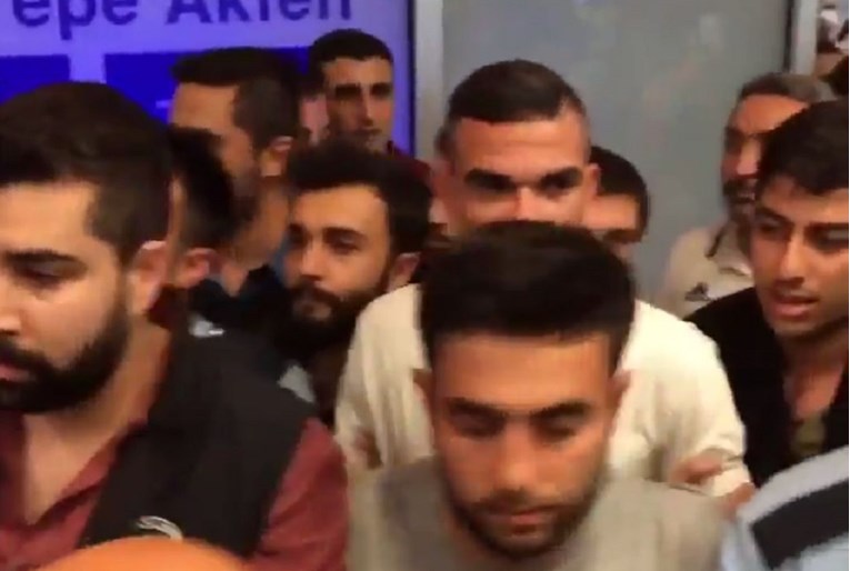 PEPEMANIJA U ISTANBULU Horde brkatih Turaka jurišaju na novo pojačanje prvaka