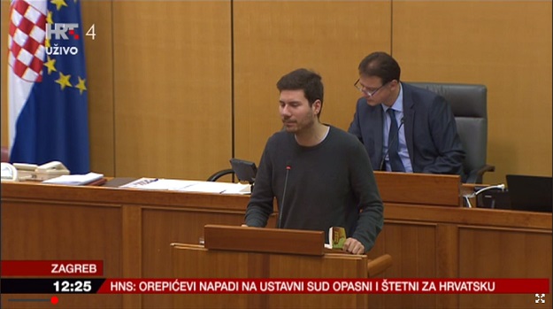 Pernar u Saboru čita evanđelje, Jandroković: Jeste li Isus ili preljubnica?