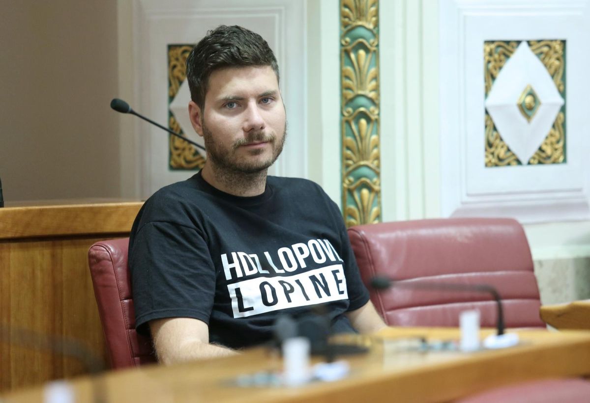 Zbog Pernarove majice letjele uvrede po Saboru