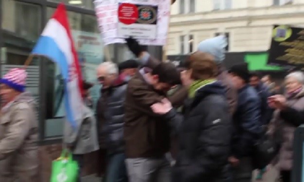 Pernar tvrdi da je priča oko njega na ustaškom prosvjedu "iskonstruirana", objavio snimku kao dokaz