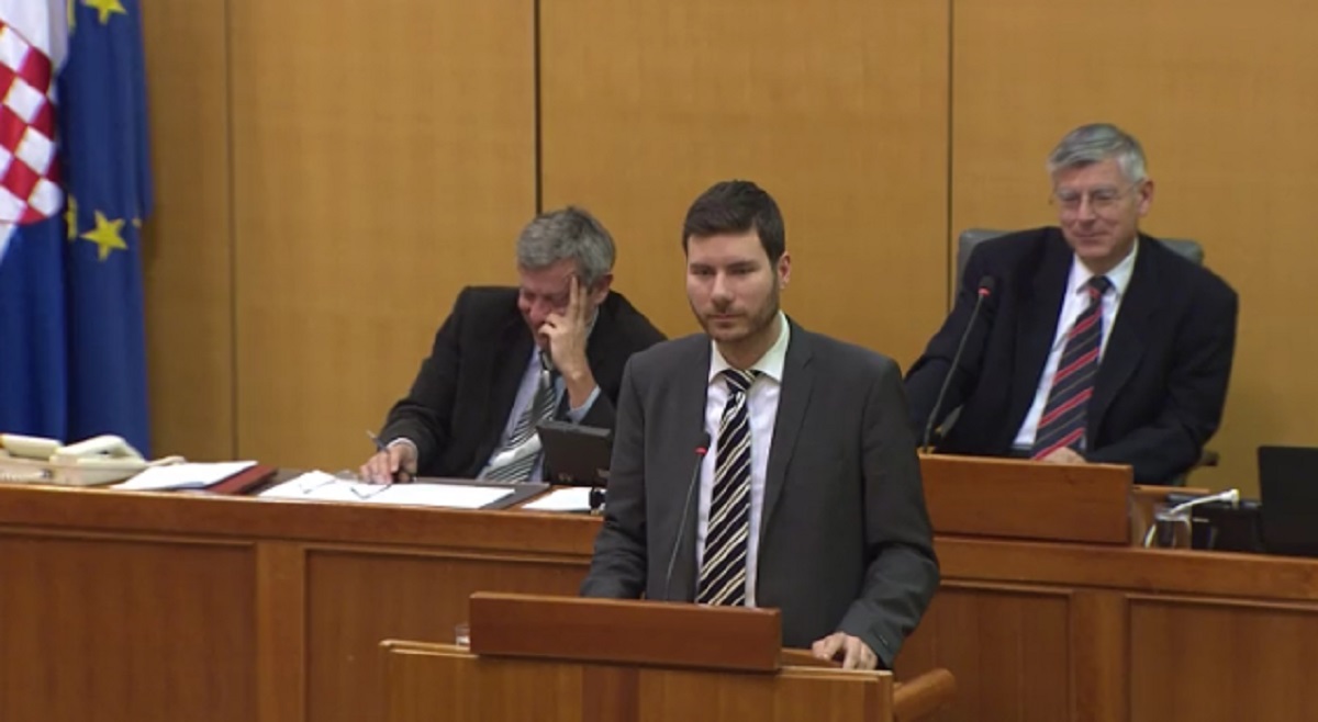 VIDEO Pernar u Saboru zatražio četiri minute šutnje za iseljene, Culej ga ometao