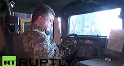 Porošenko osobno iskrcao i provozao američki Humvee