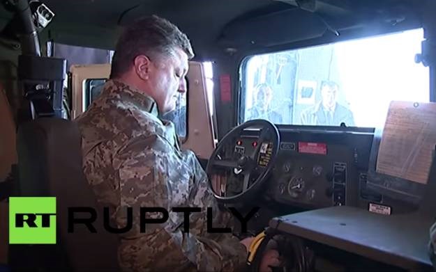 Porošenko osobno iskrcao i provozao američki Humvee