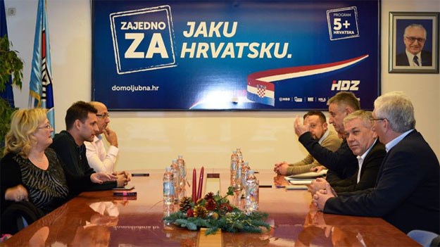 Petrov: Naši uvjeti su jasni, imate do ponedjeljka; Karamarko: Druga koalicija se raspada