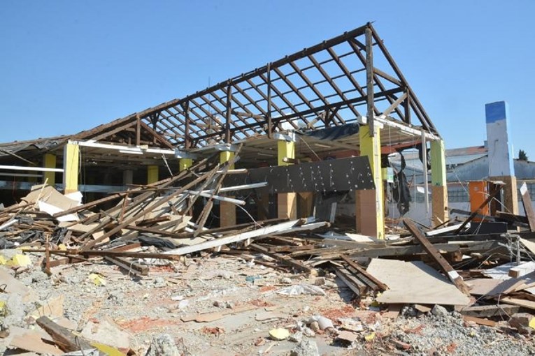 VIDEO, FOTO Pogledajte rušenje velikog centra Peveca u Bjelovaru