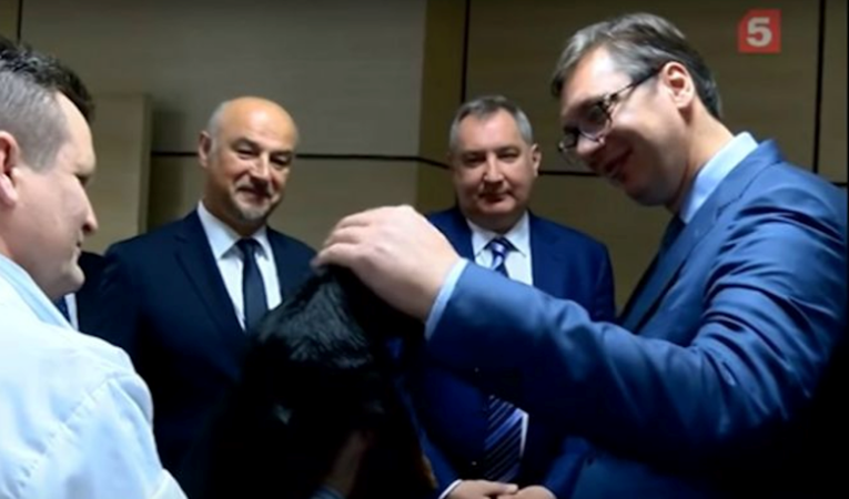 VIDEO Eksperiment s potapanjem psa pred Vučićem razbjesnio Rusiju