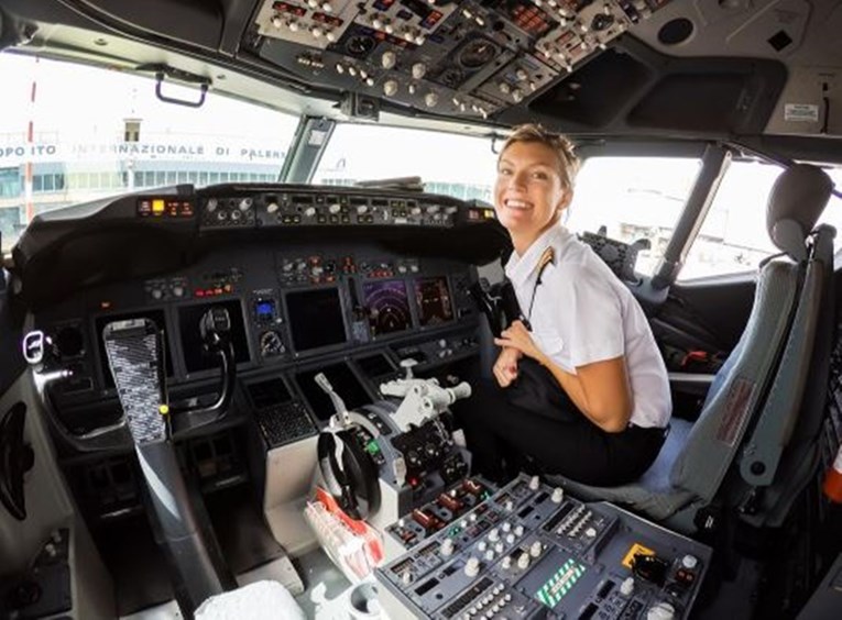 Seksi pilotkinja iz Švedske osvaja Instagram svojim fotkama
