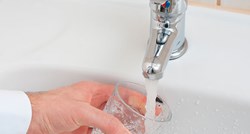 Bacanje novca: Tri četvrtine građana smatra da kupovna voda nije zdravija ili kvalitetnija od vode iz vodovoda