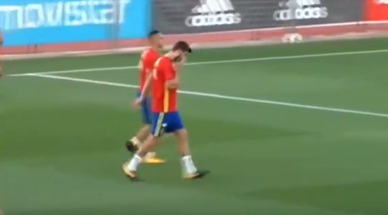 Navijači izvrijeđali Piquea na treningu španjolske reprezentacije