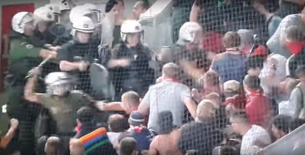 Uznemirujuće scene iz Pireja: Grčka policija brutalno tukla navijače Bayerna